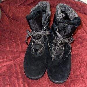 YUU ABALEE STYLE Black water resistant winter boots, women’s 8.5M suede leather